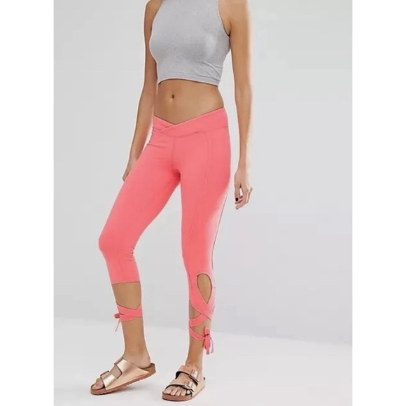 Free People Movement Cross Front Waist Turnout Legging Capri Size XSMALL - Picture 1 of 7